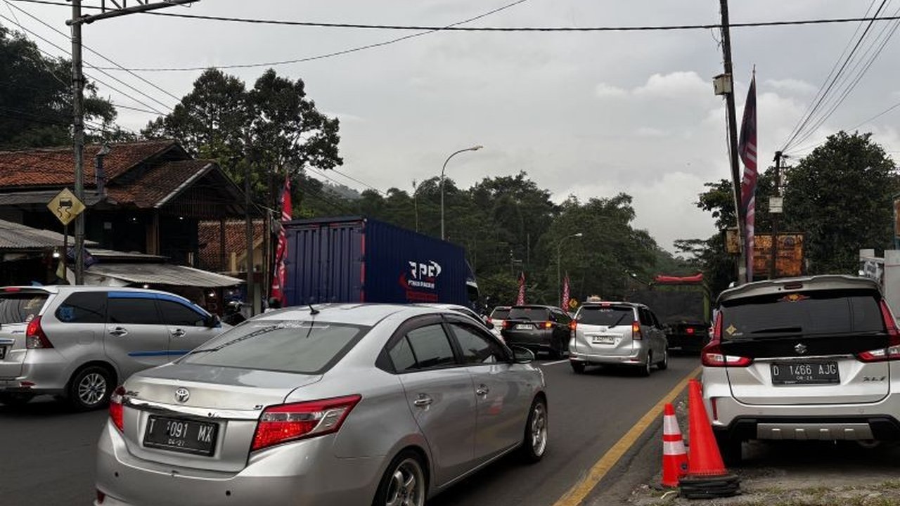 Puncak arus mudik Lebaran 2025 di jalur Nagreg, Kabupaten Bandung telah terlewati pada H-2 Lebaran dengan jumlah kendaraan mencapai 142.620 unit, didominasi sepeda motor.