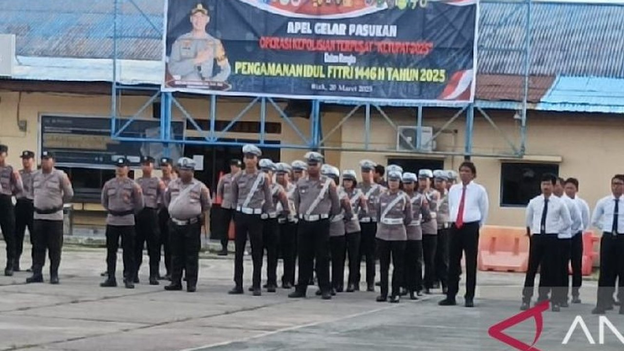 Polres Biak Numfor, Papua, siapkan 100 personel untuk mengamankan perayaan Idul Fitri 1446 H, dengan patroli malam hari dan pengamanan di berbagai titik keramaian.