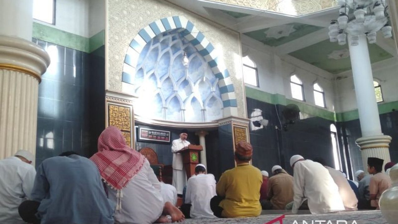 Mujahidin Yogyakarta laksanakan shalat Idul Fitri lebih awal dari mayoritas di Indonesia, mengikuti hasil rukyah global yang menunjukkan Idul Fitri jatuh pada Minggu, 30 Maret 2024.