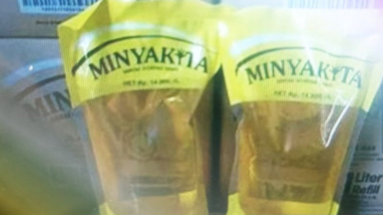 Pemerintah Kabupaten Biak Numfor, Papua, menunjuk PT Irian Jaya Sehat sebagai satu-satunya penyalur resmi Minyakita dengan harga eceran tertinggi Rp15.700 per liter, sekaligus memperkuat pengawasan distribusi untuk mencegah penyimpangan harga.