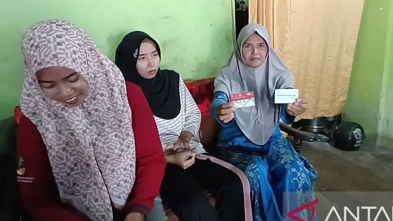 Program Keluarga Harapan (PKH) di Nganjuk, Jawa Timur, terbukti membantu warga meningkatkan kesejahteraan ekonomi dan pendidikan anak, bahkan hingga jenjang sarjana.