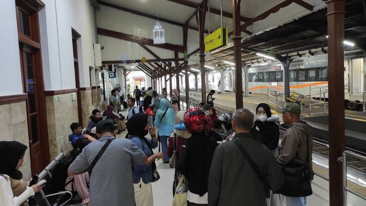 Sebanyak 182.253 penumpang kereta api tercatat di Daop 9 Jember selama mudik Lebaran 2025, meningkat signifikan dibandingkan tahun sebelumnya, dengan Banyuwangi sebagai tujuan favorit.