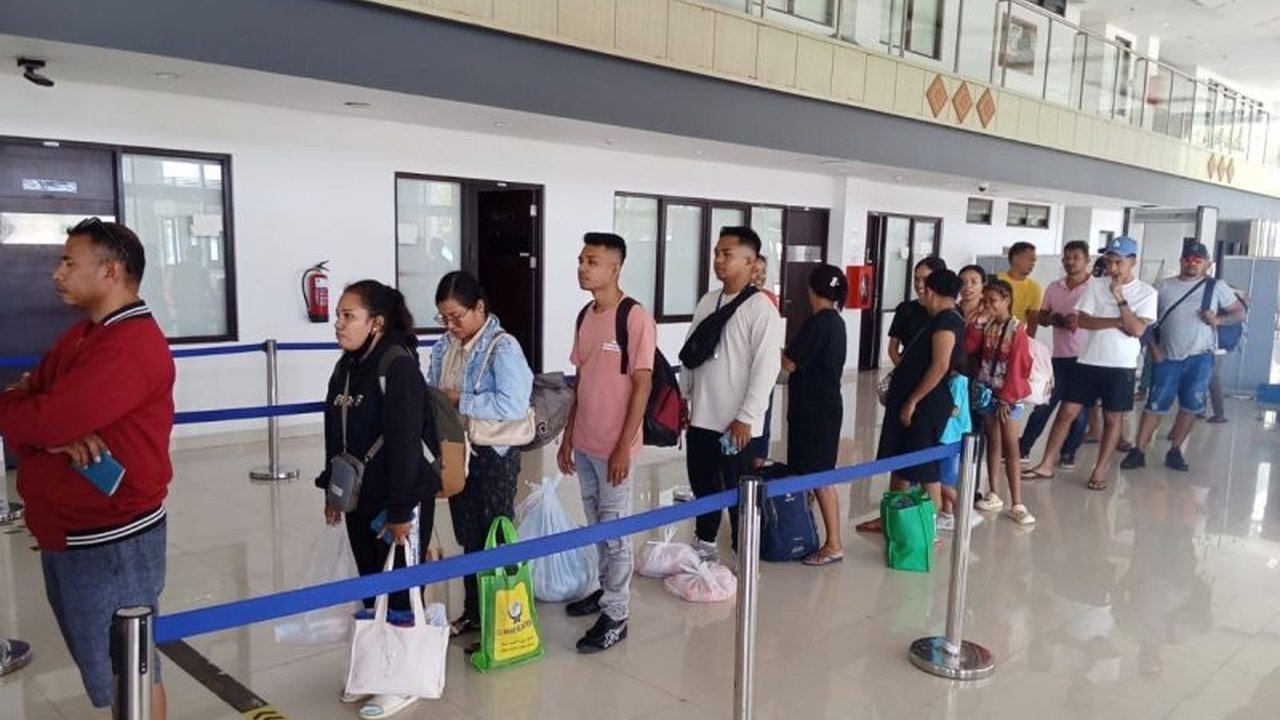 Jelang Idul Fitri, jumlah pelintas batas di PLBN Mota Ain, NTT meningkat drastis; Imigrasi Atambua laporkan lonjakan signifikan baik WNI maupun WNA yang keluar dan masuk Indonesia.