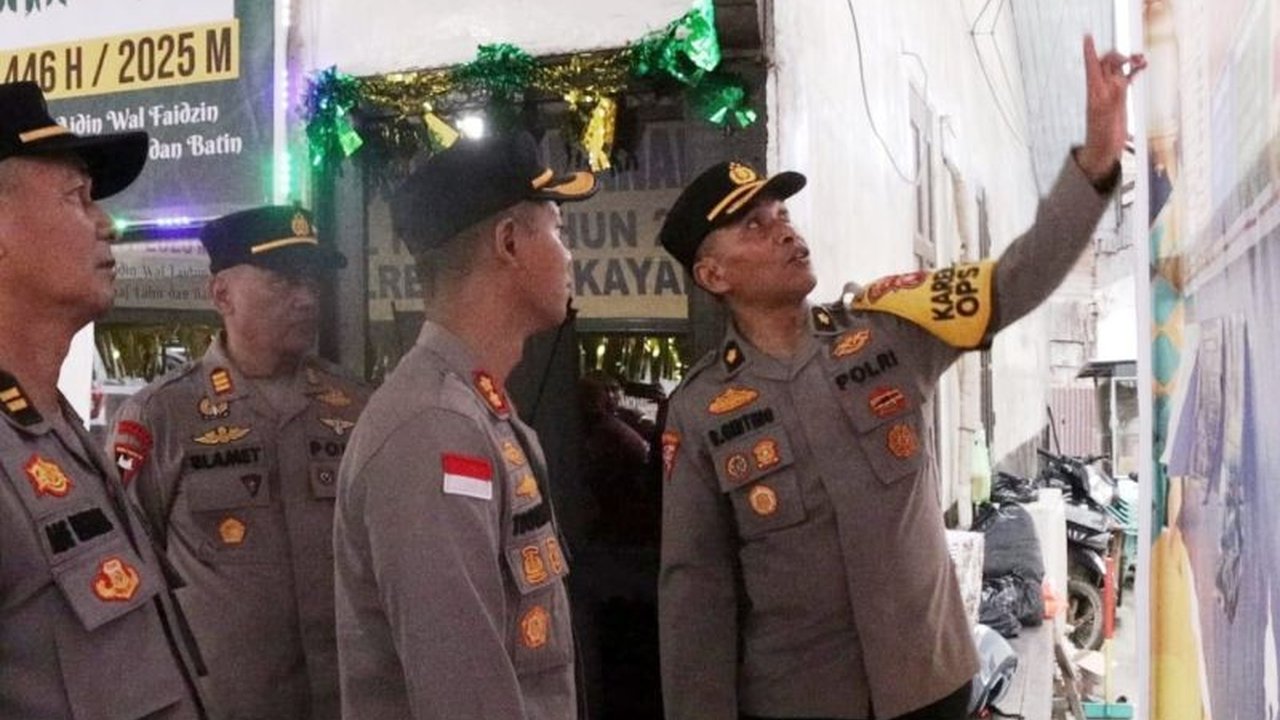 Sebanyak 300 personel gabungan dari Polri, TNI, Satpol PP, dan Ormas siap mengamankan perayaan Idul Fitri 1446 H di Bengkayang, Kalimantan Barat, dengan fokus pada titik rawan kecelakaan, lokasi wisata, dan potensi bencana.