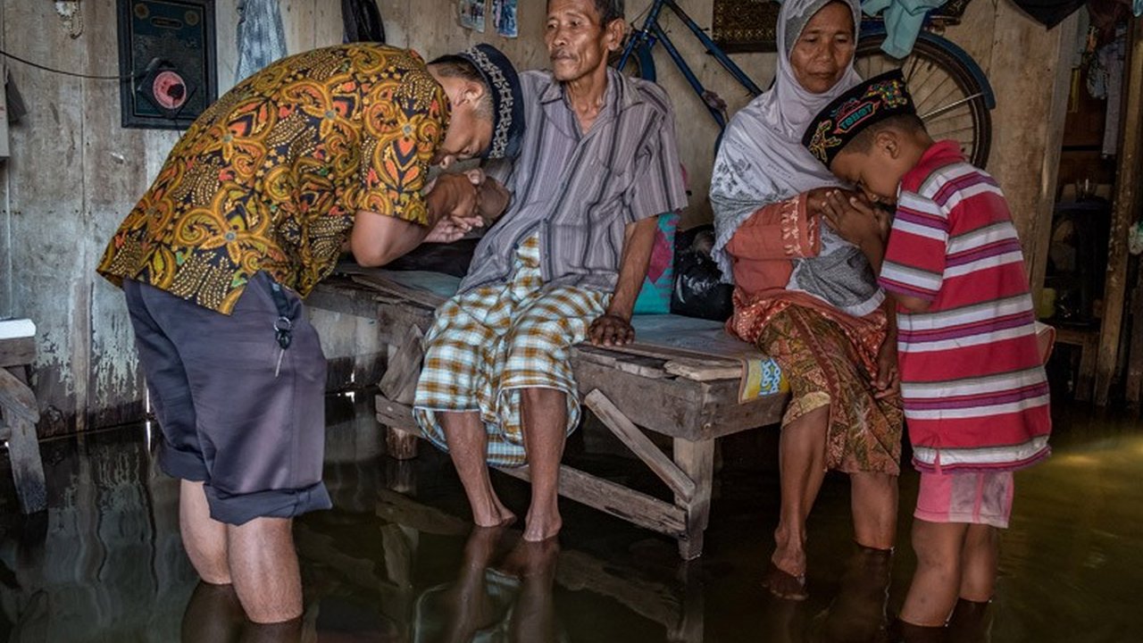 Psikolog Meriyati mengungkapkan bahwa mengakui emosi, memahami perspektif orang lain, dan menyadari manfaatnya bagi diri sendiri merupakan kunci untuk memaafkan, terutama menjelang Lebaran.