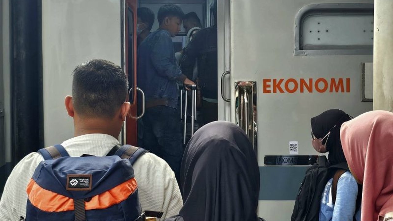 5.087 Penumpang Padati Stasiun Malang H-1 Lebaran: Rekor Tertinggi di H-3
