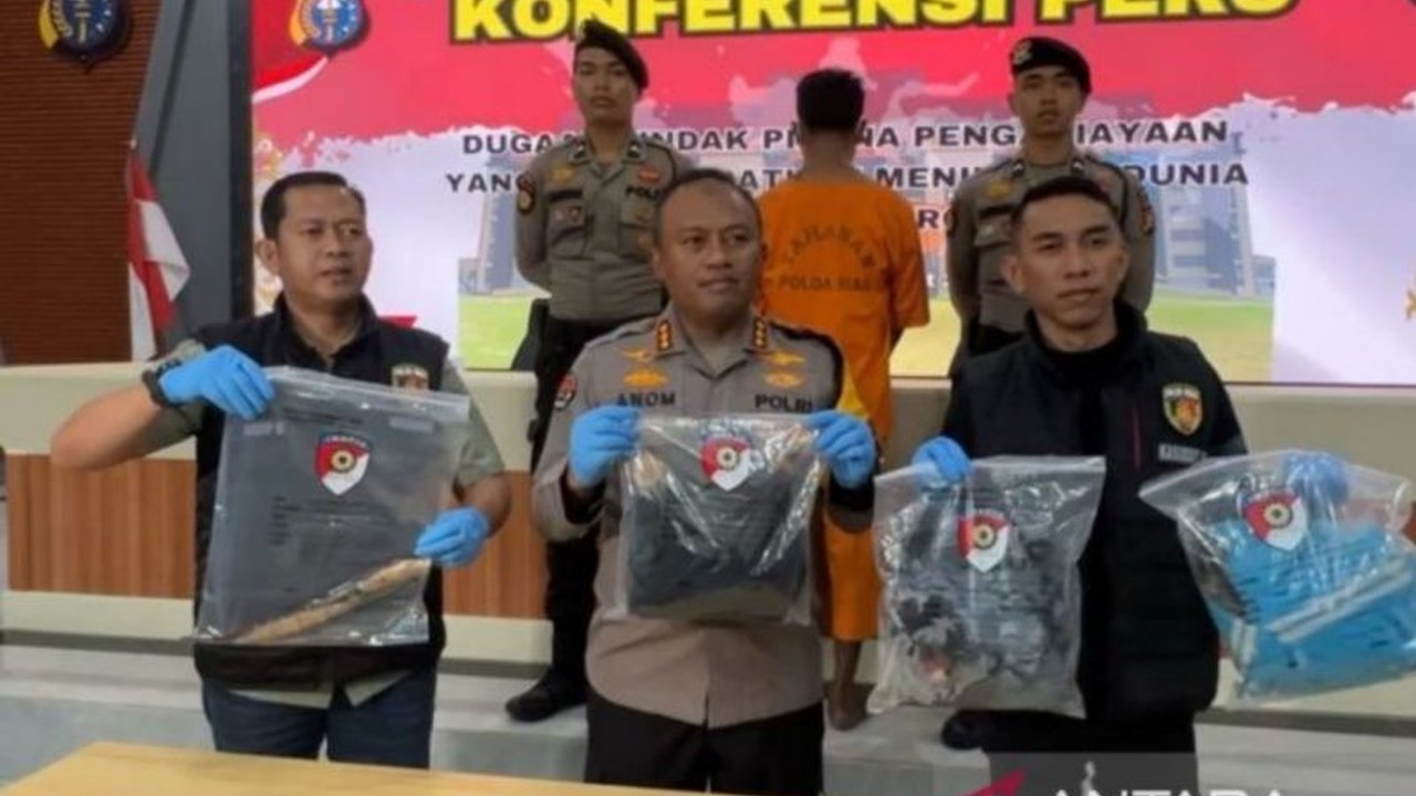 Polda Riau berhasil meringkus pelaku penikaman Bripka Lestari Candra dan dua warga sipil di Rohil yang mengakibatkan dua korban meninggal dunia; peristiwa bermula dari teguran saat berkendara.
