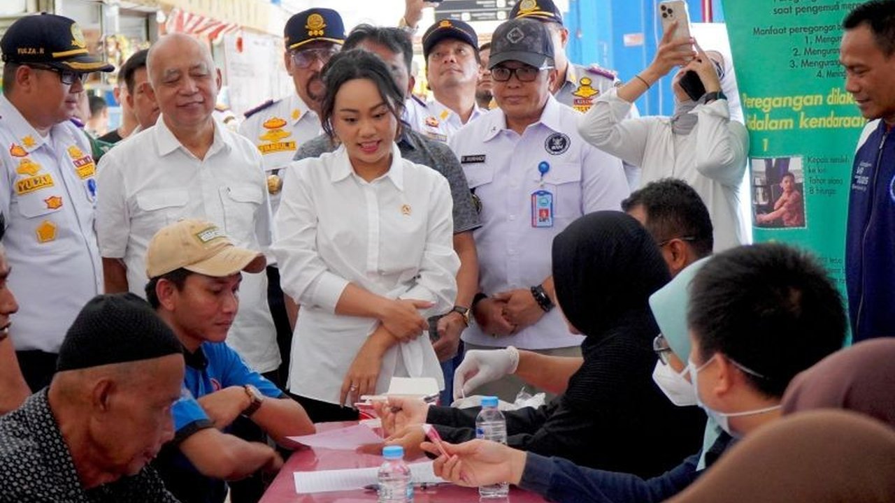 Utusan Khusus Presiden Zita Anjani memuji kebijakan pemerintah yang mendukung kelancaran mudik Lebaran 2025, mendorong ekonomi daerah, dan meningkatkan sektor UMKM serta pariwisata.