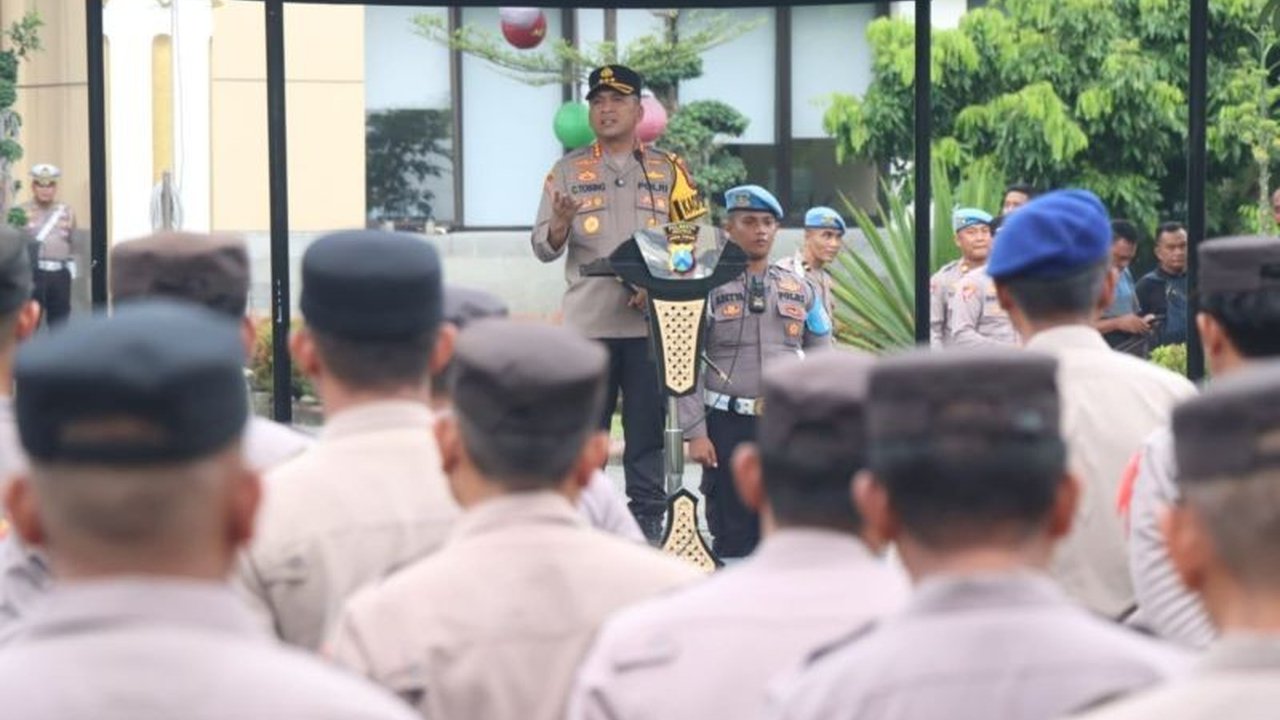 Polresta Sidoarjo kerahkan 800 personel gabungan TNI, Satpol PP, dan instansi terkait untuk mengamankan malam Lebaran 2025 dan mencegah gangguan kamtibmas.