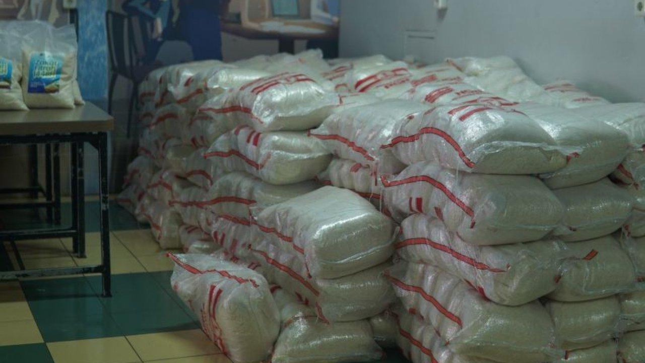 Rumah Amal Salman Bandung menyalurkan 2.699 paket beras zakat fitrah 5kg ke 11 provinsi prioritas rawan pangan di Indonesia, termasuk daerah pelosok.