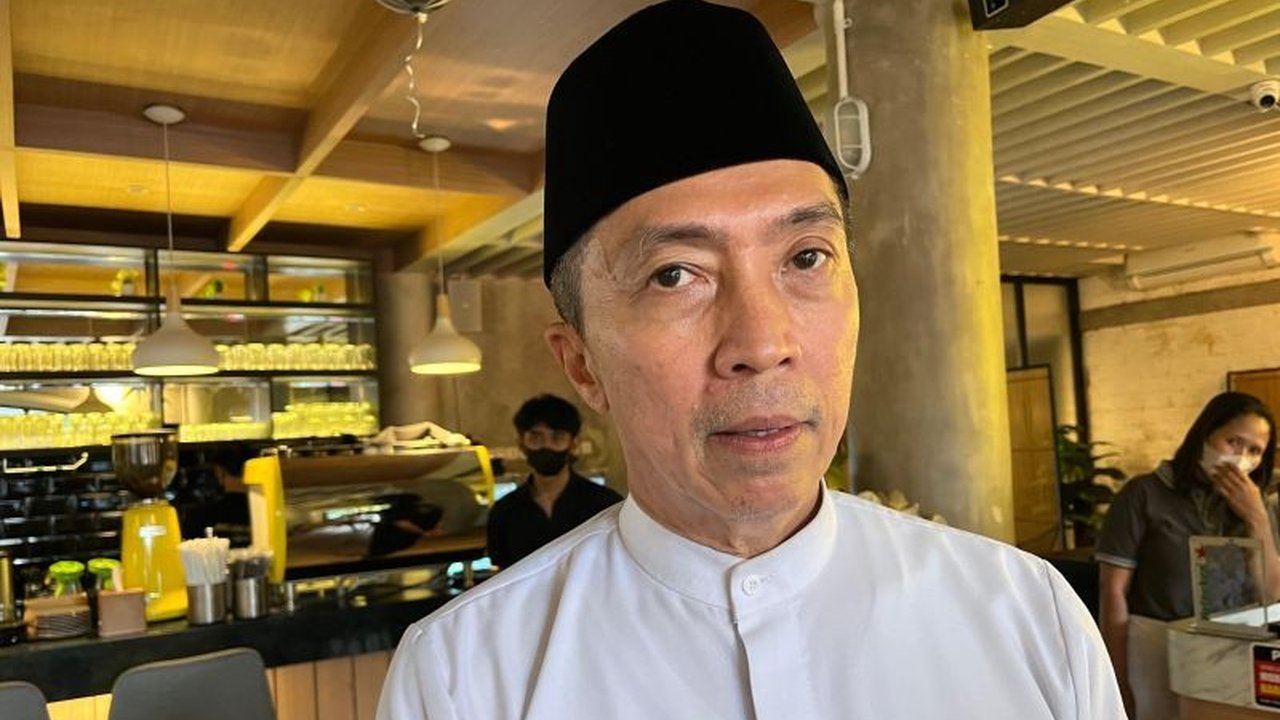 Wali Kota Bogor dan ribuan jamaah melaksanakan Shalat Idul Fitri 1446 H di Kebun Raya Bogor, sebuah tradisi tahunan yang semakin khidmat dan nyaman.