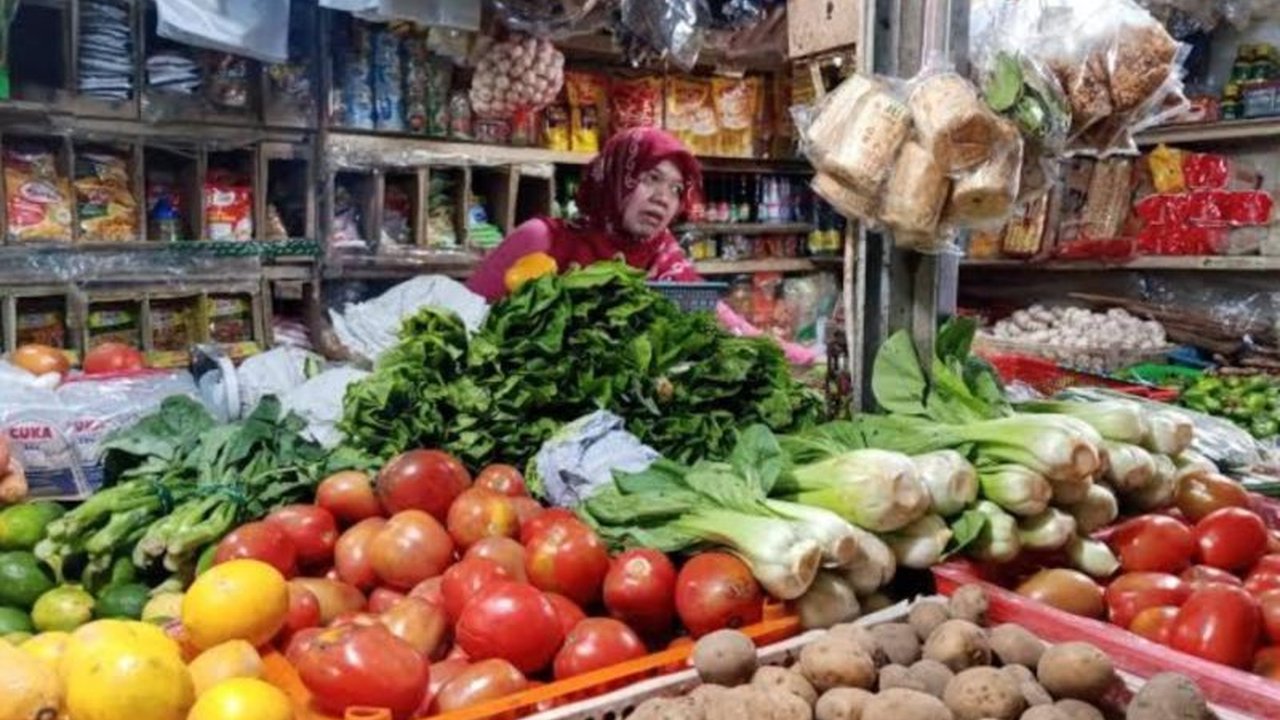 Pemprov Jabar memastikan ketersediaan pangan dan bahan pokok selama Ramadhan dan Lebaran 1446 H surplus, meskipun sempat terjadi defisit kecil pada beberapa komoditas.