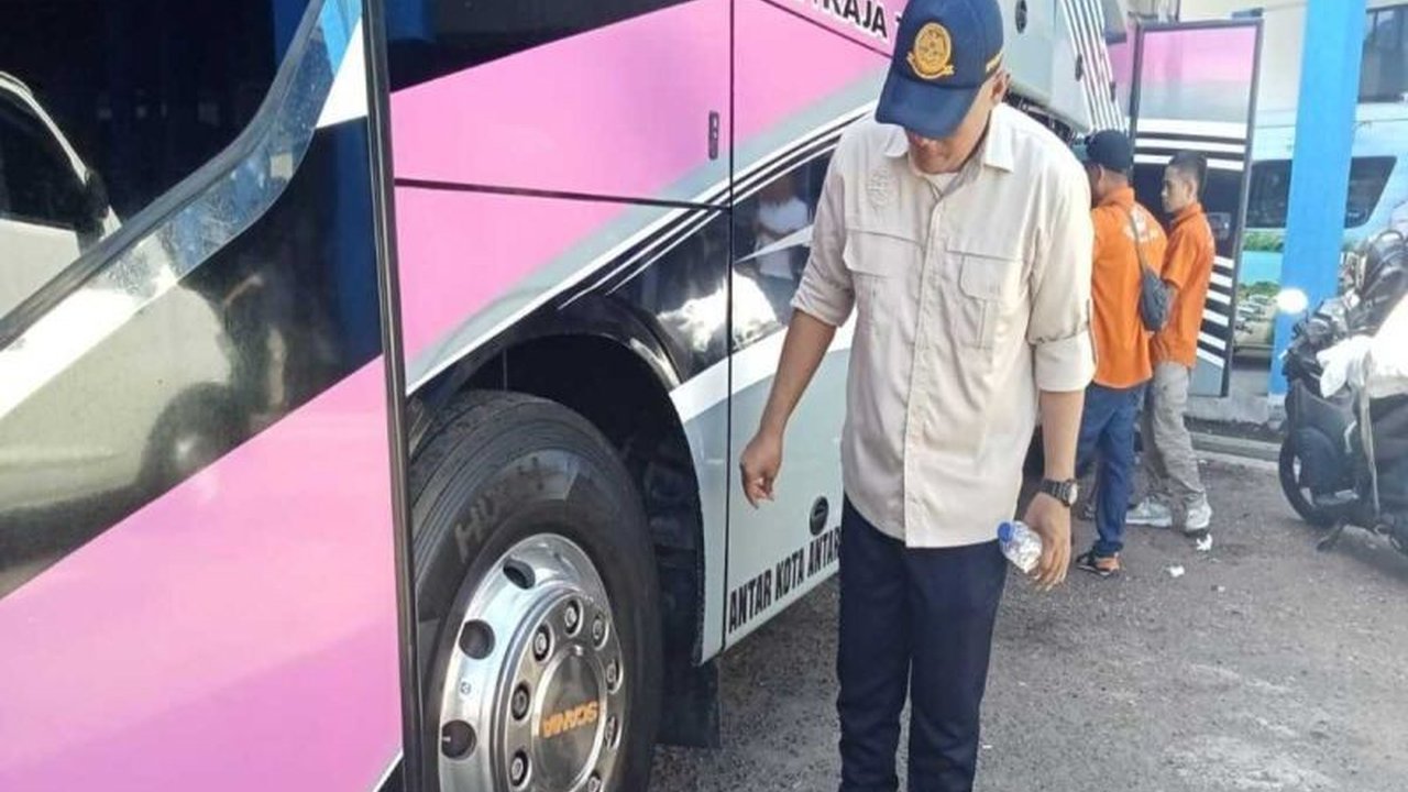 Penurunan jumlah penumpang bus AKAP dari Manado ke Gorontalo dan Palu terjadi pada H-1 Lebaran, meskipun pemeriksaan kelayakan kendaraan tetap dilakukan.