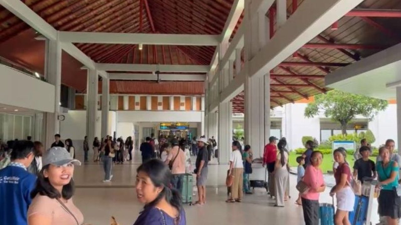 Bandara I Gusti Ngurah Rai, Bali, catat rekor pergerakan penumpang tertinggi pada H-3 Lebaran 2025, mencapai 73.550 orang, melampaui angka tahun lalu.