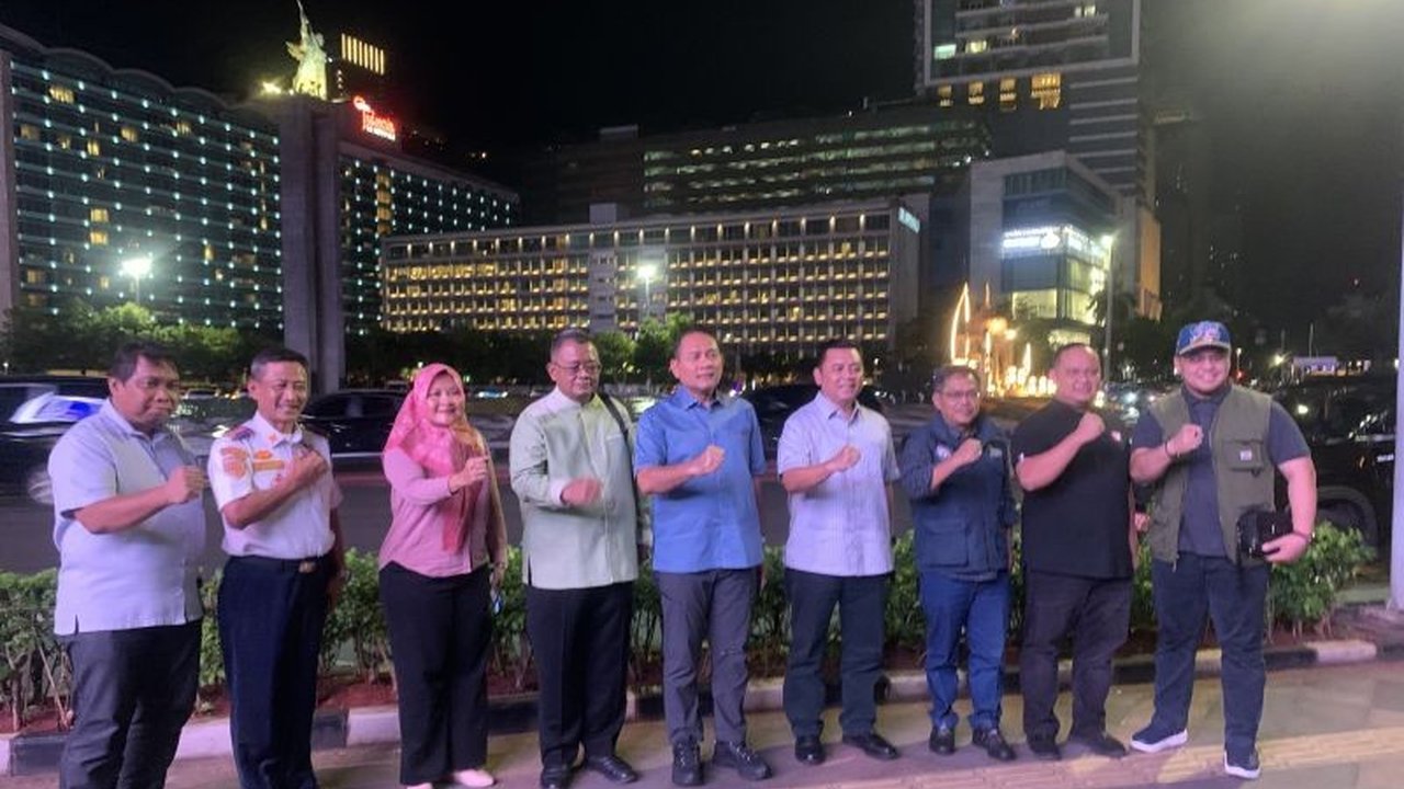 Wali Kota Jakarta Pusat, Arifin, melaporkan peningkatan kesadaran masyarakat untuk tidak melakukan takbiran keliling pada malam Idul Fitri 1446 H, dengan kegiatan takbiran di masjid dan mushola berlangsung aman dan kondusif.