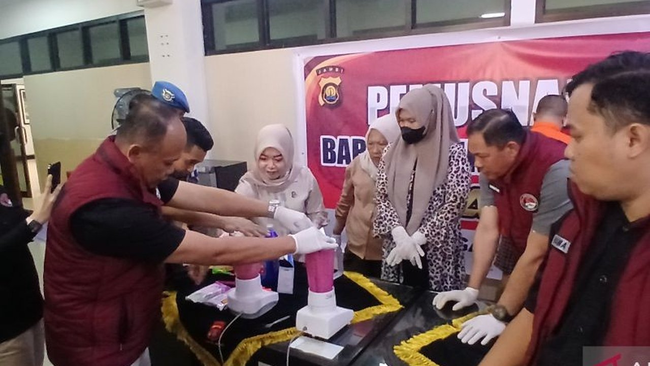 Polda Jambi Musnahkan 1 Kg Sabu dan Ribuan Ekstasi, Selamatkan Ribuan Jiwa