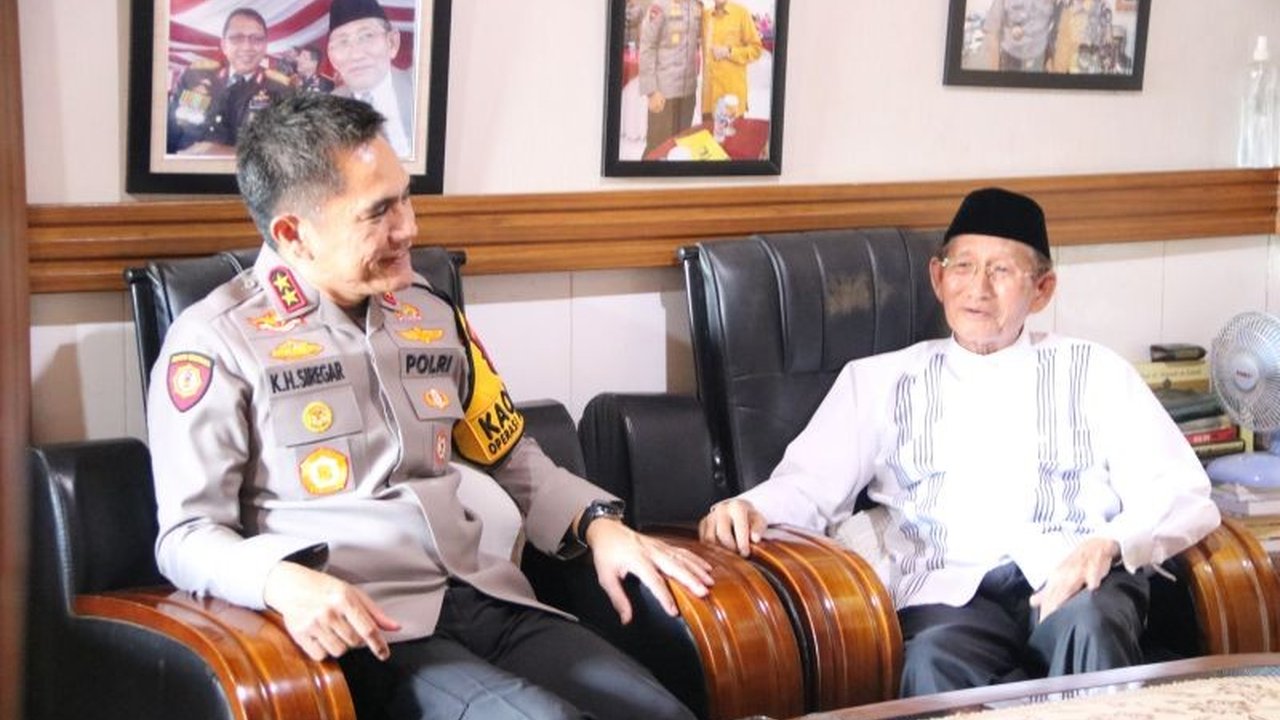 Kapolda Jambi, Irjen Pol. Krisno Halomoan Siregar, memperkuat sinergi dengan tokoh agama untuk menjaga keamanan dan ketertiban masyarakat (Kamtibmas) selama Ramadan dan menjelang Idul Fitri.
