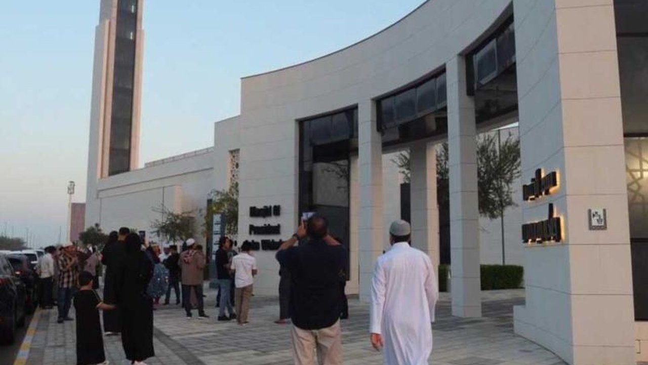 Duta Besar RI untuk Uni Emirat Arab (UAE) berharap Lebaran tahun ini mempererat silaturahmi WNI di UAE dan sekaligus mempromosikan Indonesia di negara tersebut.