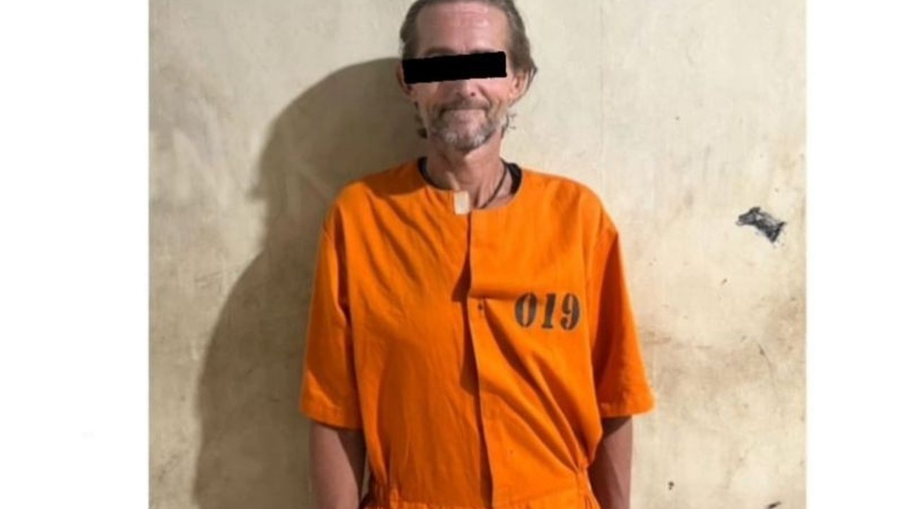 Seorang WNA Amerika Serikat di Kuta, Bali, ditangkap karena mencuri barang-barang milik seorang turis Bulgaria senilai Rp76 juta karena mengaku kehabisan uang.