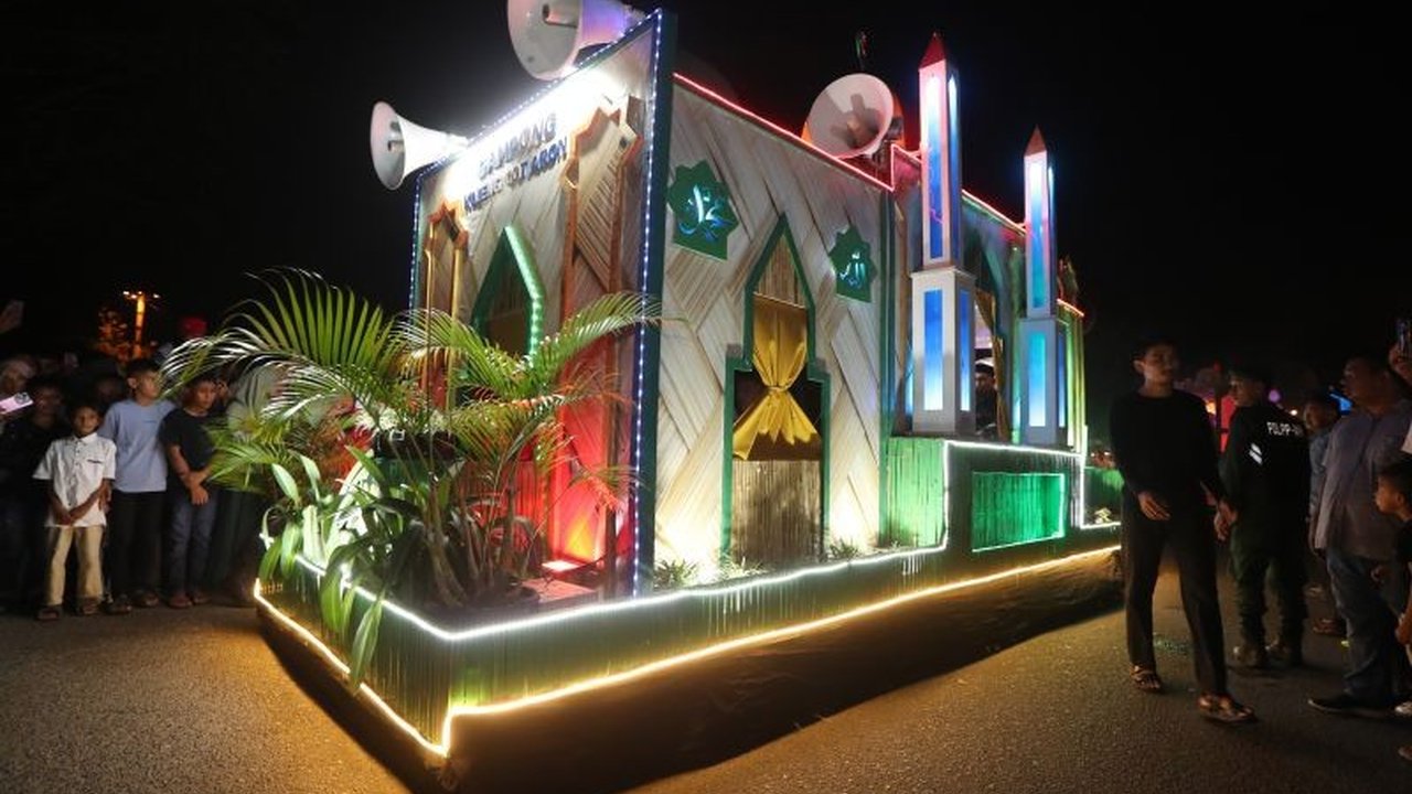Gubernur Aceh melepas 2.000 peserta pawai takbiran dan 40 mobil hias dalam rangka menyambut Idul Fitri 1446 H, sekaligus memperkuat syiar Islam dan kebersamaan masyarakat.