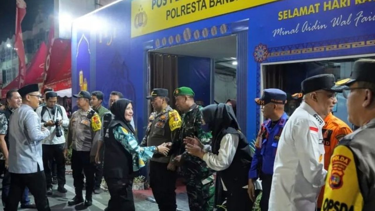 Wali Kota Bandarlampung, Eva Dwiana, menyatakan bahwa perayaan malam Lebaran 2025 di Bandarlampung berlangsung aman dan kondusif berkat kerjasama masyarakat dan Forkopimda.