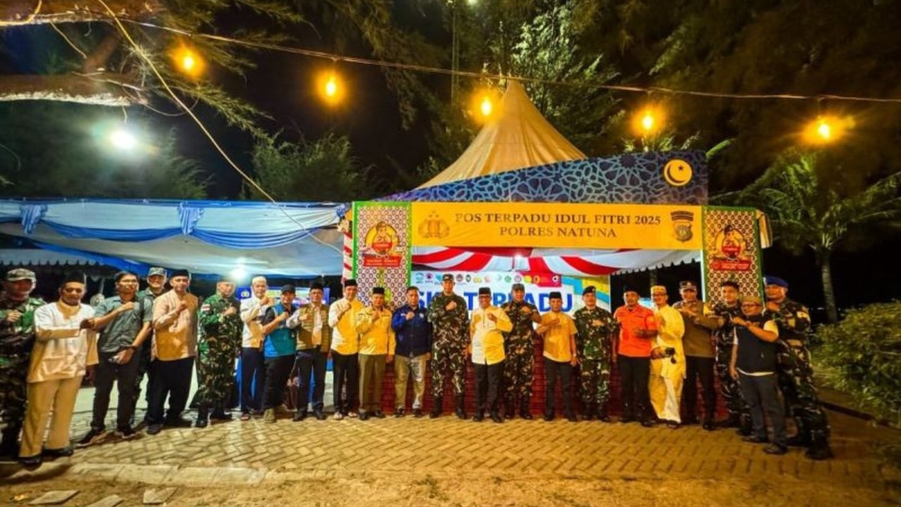 TNI, Polri, dan instansi terkait di Natuna bersinergi mengamankan malam Idul Fitri 1446 H dengan mengerahkan 235 personel gabungan untuk menjaga keamanan di seluruh wilayah.