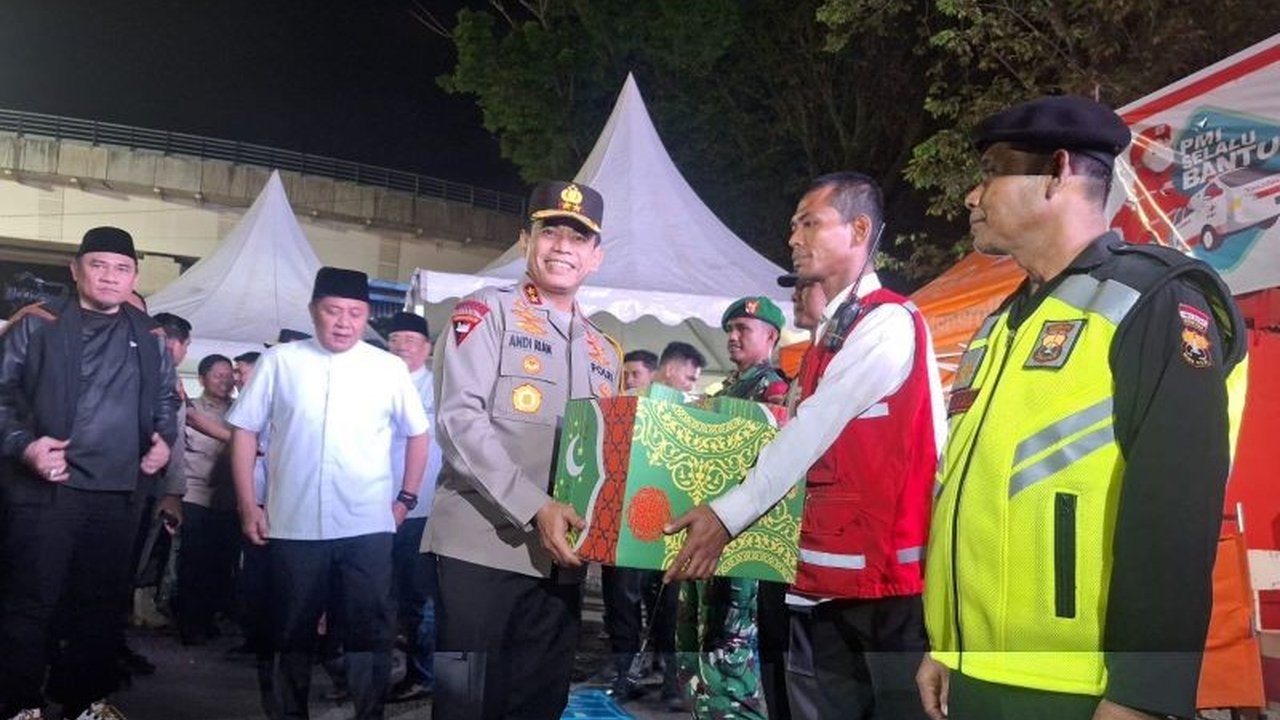 Kapolda Sumsel, Irjen Pol Andi Rian, menyatakan situasi keamanan dan ketertiban masyarakat di Palembang kondusif selama malam takbiran, namun evaluasi penggunaan Tol Palembang-Betung untuk arus balik Lebaran masih akan dilakukan.