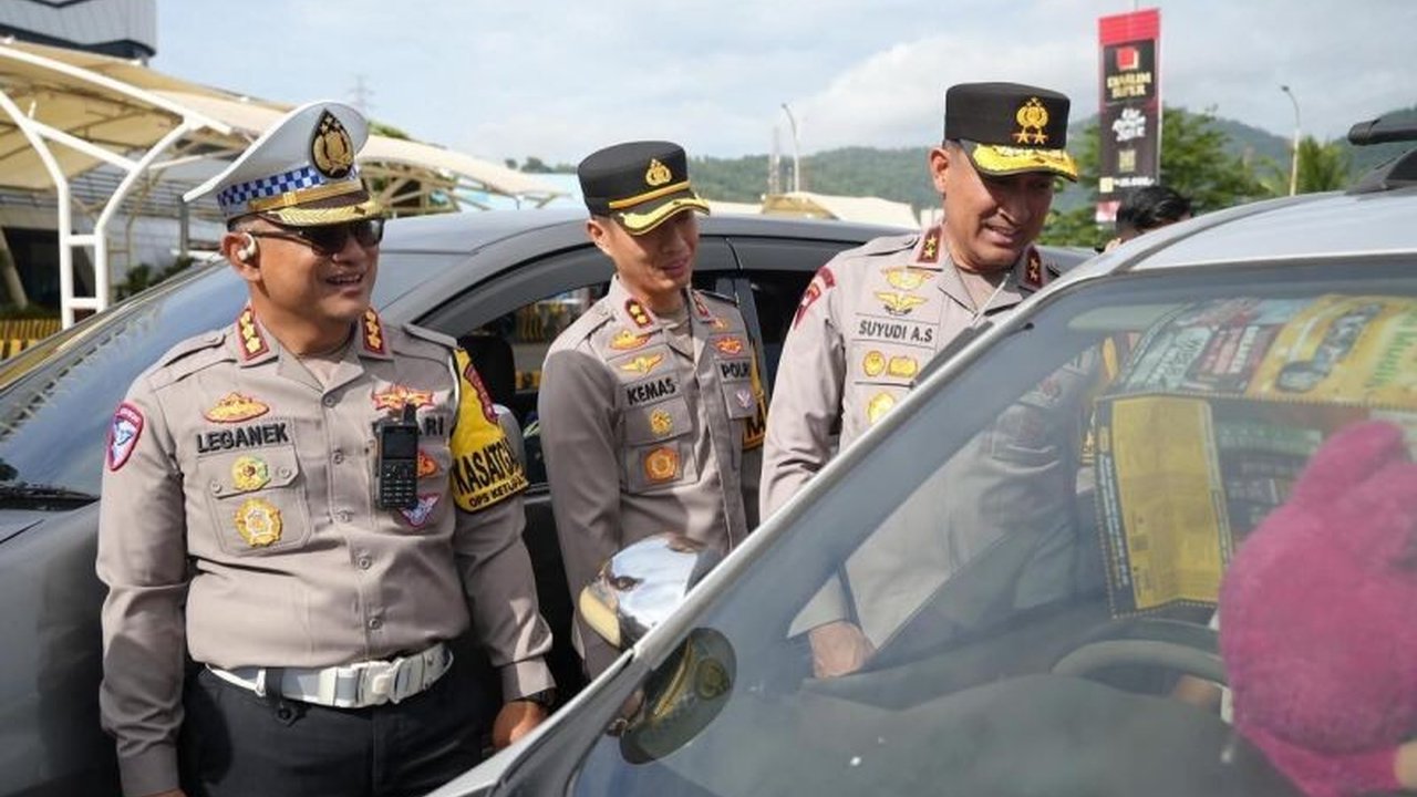 Polda Banten laporkan arus mudik Lebaran 2025 di Pelabuhan Merak lancar tanpa penerapan sistem ganjil genap, berbeda dengan tahun sebelumnya yang mengalami kemacetan parah.