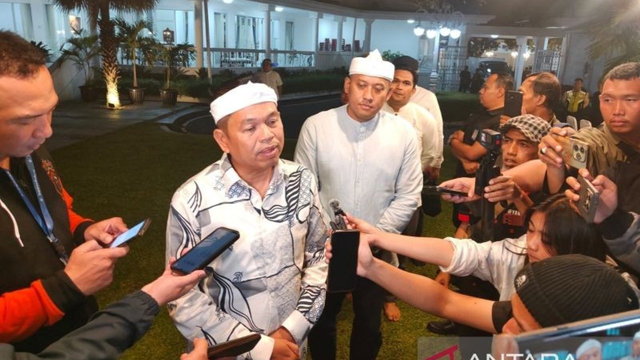 Gubernur Jawa Barat, Dedi Mulyadi, akan meminta tim pakar untuk mengevaluasi kegiatan ekonomi di pegunungan, khususnya pertambangan ilegal dan pengembangan wisata, guna mencegah masalah lingkungan seperti banjir dan longsor.