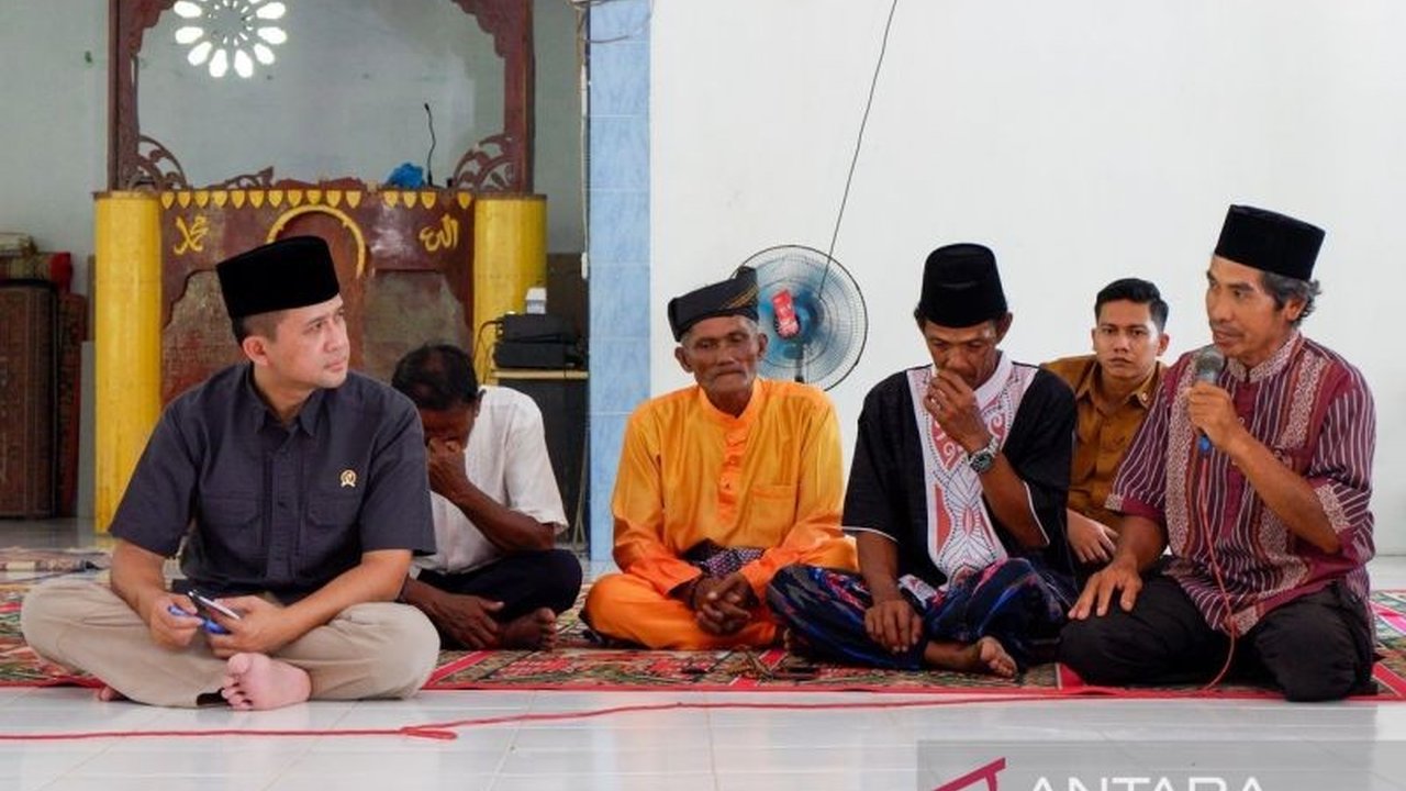 Menteri Transmigrasi, Iftitah Sulaiman Suryanegara, menekankan program transmigrasi kini difokuskan pada peningkatan pendapatan warga, seperti terlihat pada kisah sukses Yana di Rempang Eco City.