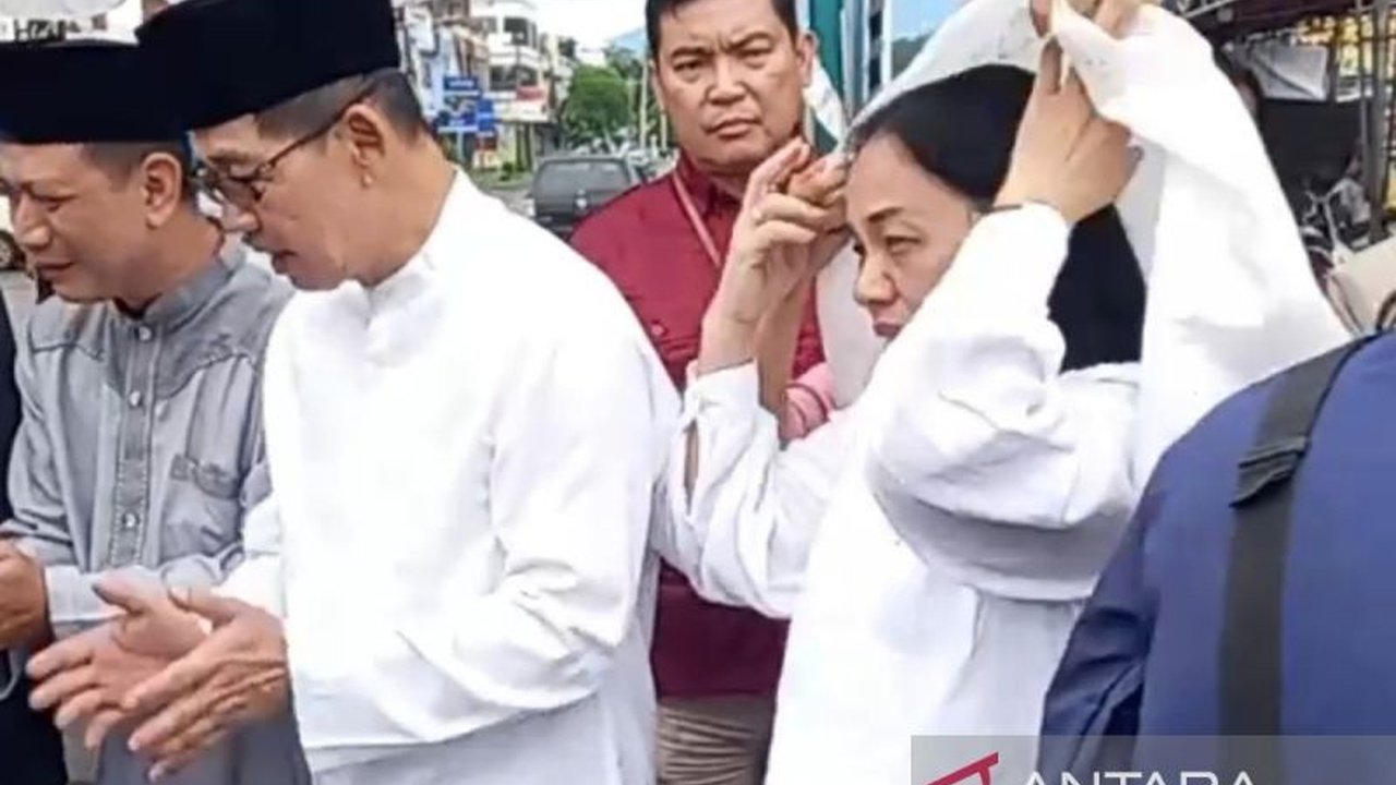 Wali Kota Bitung, Hengky Honandar, menekankan pentingnya perayaan Idul Fitri sebagai momentum untuk membangun harmonisasi dan toleransi antarumat beragama di Kota Bitung, Sulawesi Utara.