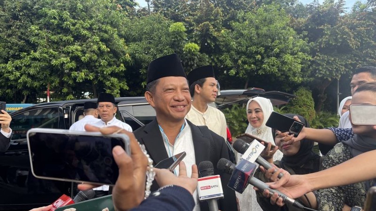 Menteri Dalam Negeri Tito Karnavian memastikan kelancaran arus mudik Lebaran 2025 dan terkendalinya harga pangan, meskipun beberapa daerah diwaspadai potensi hujan dan gelombang besar.
