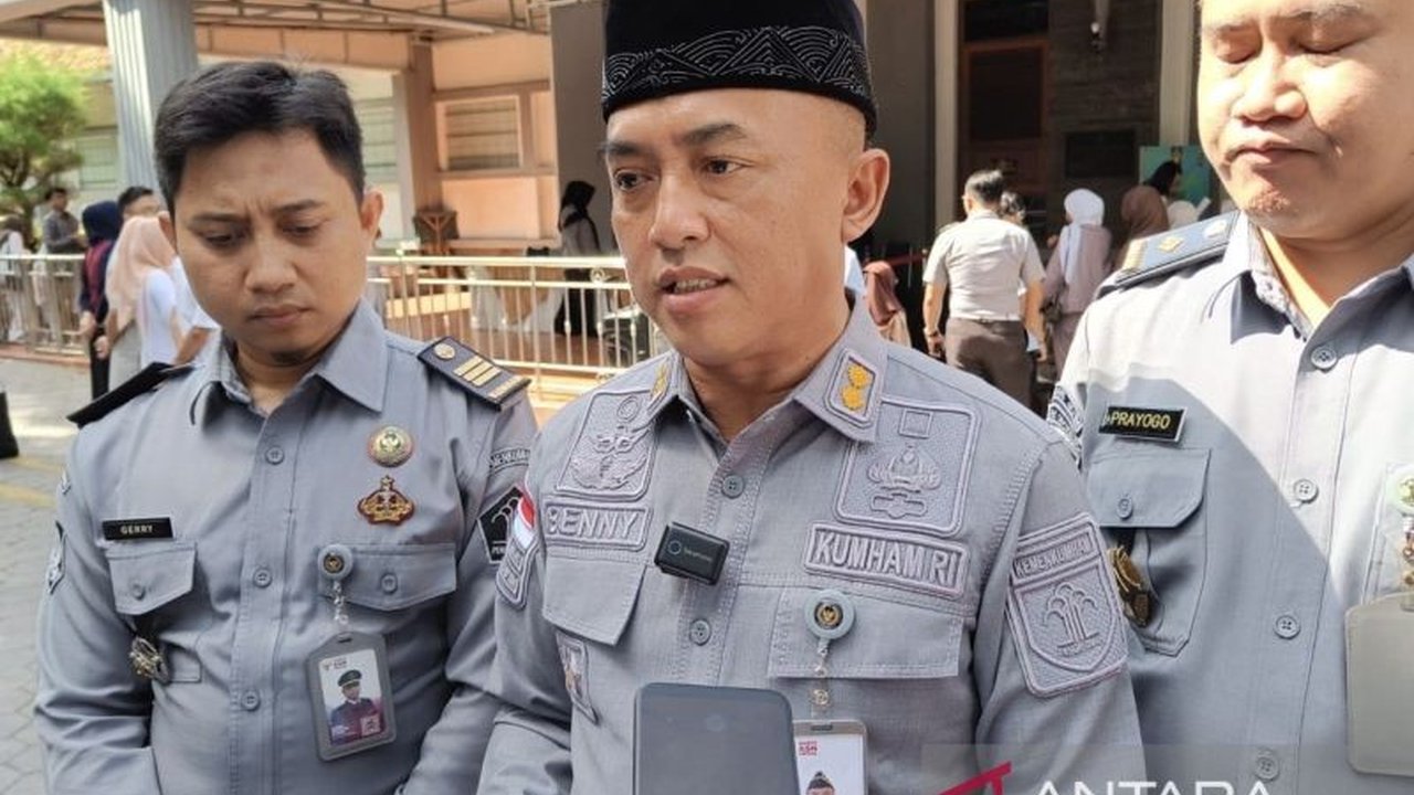 Lembaga Pemasyarakatan Sukamiskin Bandung memberikan remisi Idul Fitri kepada 288 narapidana korupsi, meskipun tidak ada yang langsung bebas.