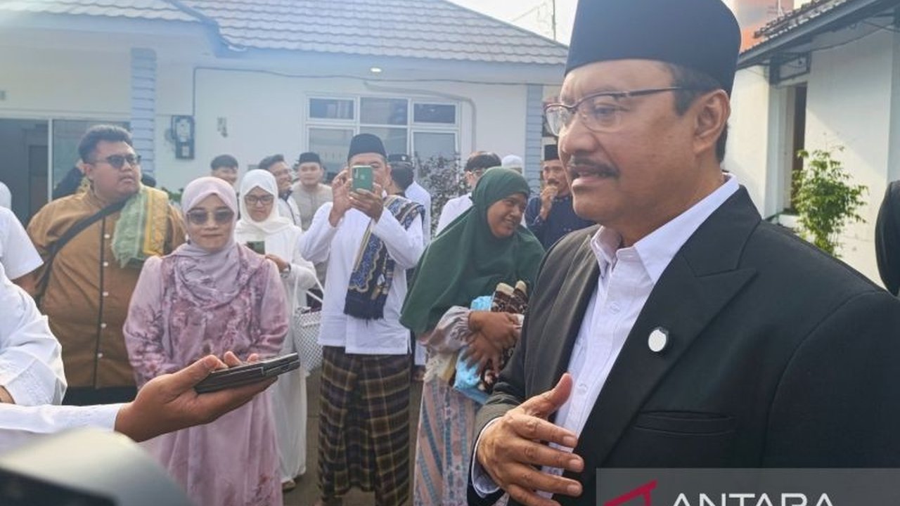 Menteri Sosial Saifullah Yusuf mengumumkan rencana pemanfaatan 31 sentra Kemensos sebagai Sekolah Rakyat gratis untuk anak keluarga miskin, dengan rekrutmen guru dimulai April 2025.