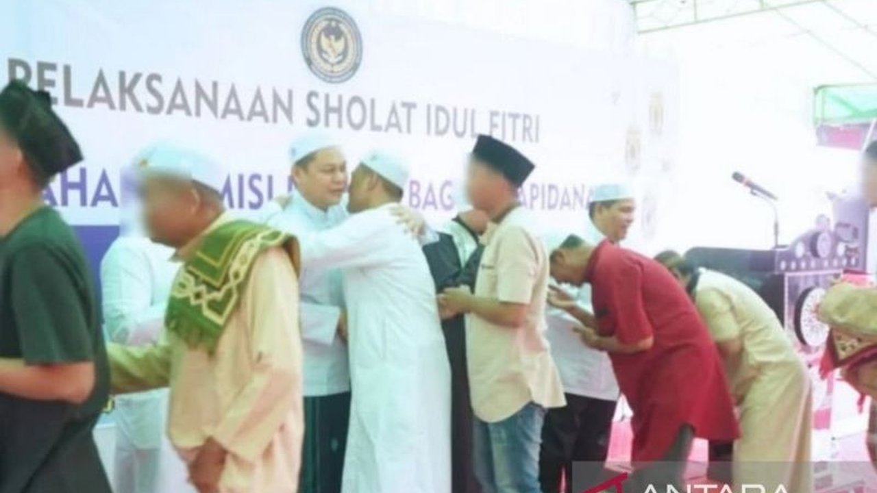 Ratusan narapidana di Rutan Samarinda merayakan Idul Fitri dengan khidmat, melaksanakan shalat Id berjamaah, saling memaafkan, dan menerima remisi sebagai motivasi untuk memperbaiki diri.