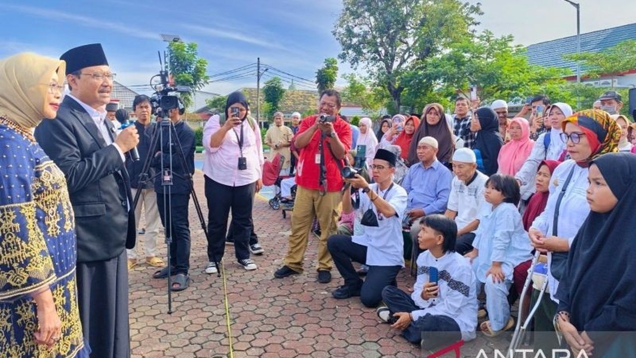 Menteri Sosial Saifullah Yusuf mendorong penerima manfaat rehabilitasi sosial di Sentra Mulya Jaya untuk hidup mandiri pasca mendapatkan pendampingan dari Kemensos.