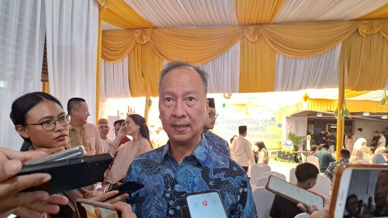 Menperin Agus Gumiwang dan Dirut Pertamina Simon Aloysius Mantiri turut hadir dalam acara silaturahmi Lebaran di kediaman Menteri ESDM Bahlil Lahadalia di Jakarta.