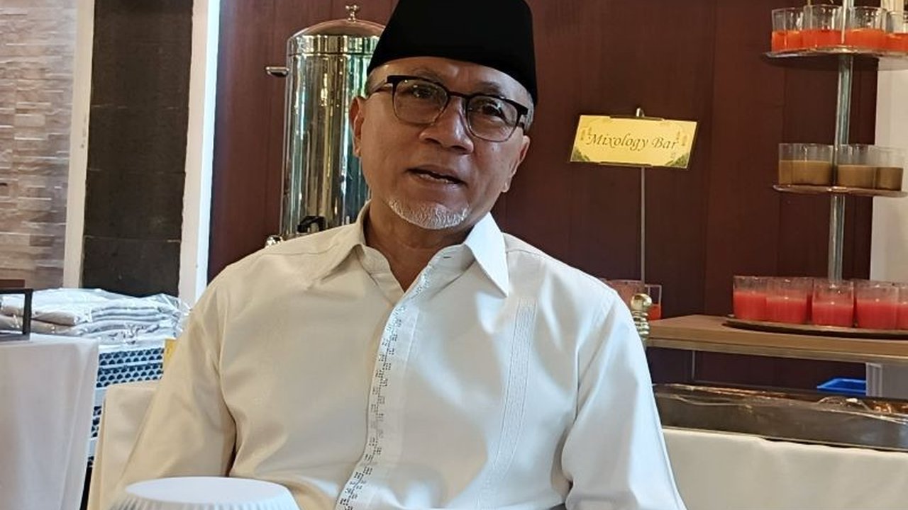 Menko Pangan Zulkifli Hasan memastikan harga pangan akan kembali normal seminggu setelah Lebaran 2025, meskipun terjadi kenaikan harga menjelang Idul Fitri akibat libur distributor dan pedagang.