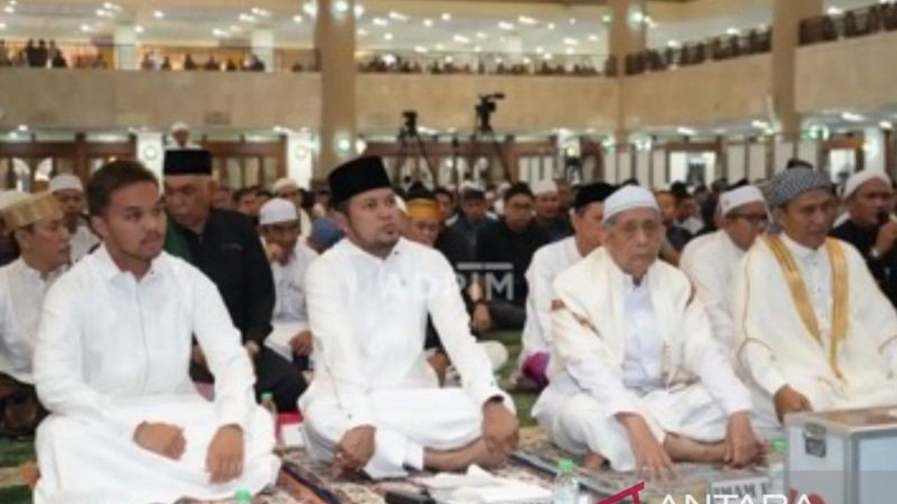 Gubernur Kaltim, Rudy Mas'ud, mengajak masyarakat mempererat silaturahmi di Idul Fitri 1446 H, sekaligus mengingatkan potensi bencana dan pentingnya keselamatan dalam perjalanan mudik.