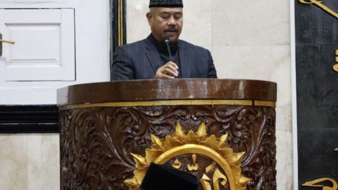 Bupati Kukar, Edi Damansyah, mengajak seluruh masyarakat untuk mengimplementasikan nilai-nilai spiritual Ramadhan dalam kehidupan sehari-hari sebagai simbol perubahan menuju kehidupan yang lebih baik, sejalan dengan program Kukar Idaman.