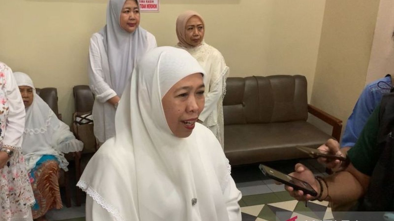 Gubernur Khofifah mengingatkan pemudik untuk mewaspadai cuaca ekstrem, khususnya hujan lebat di beberapa wilayah Jawa Timur selama periode Lebaran 2025.