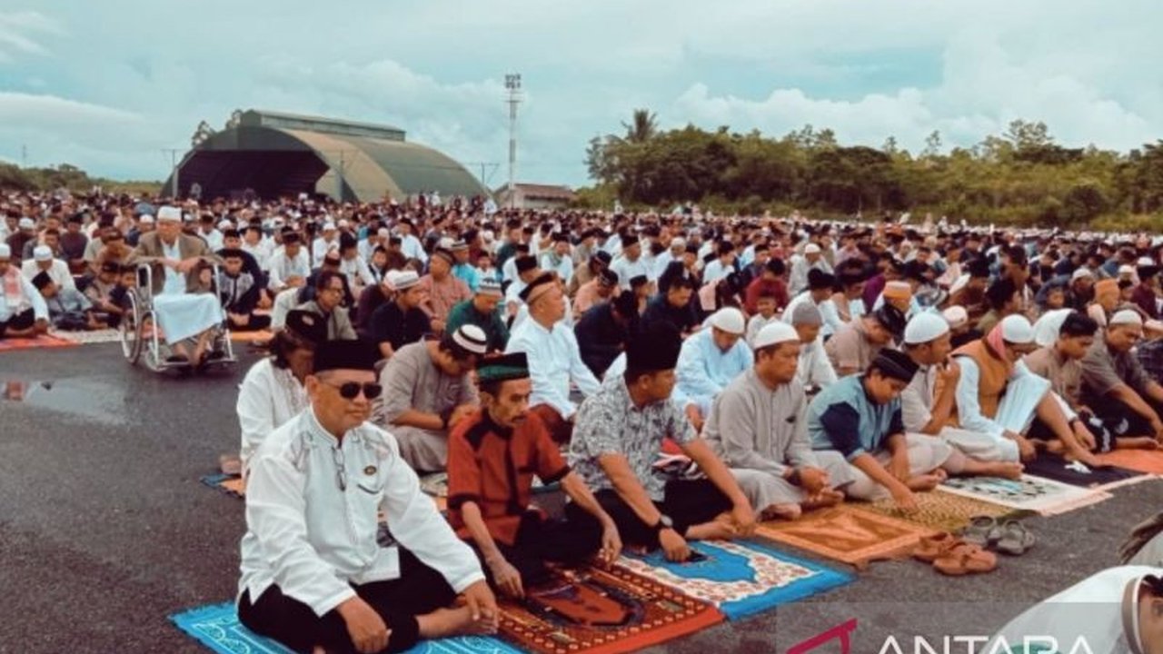 Ketua MUI Biak, KH Ahmad Burhanulhaq, menyatakan Idul Fitri sebagai kemenangan atas hawa nafsu setelah Ramadhan, menekankan pentingnya silaturahim dan saling memaafkan.