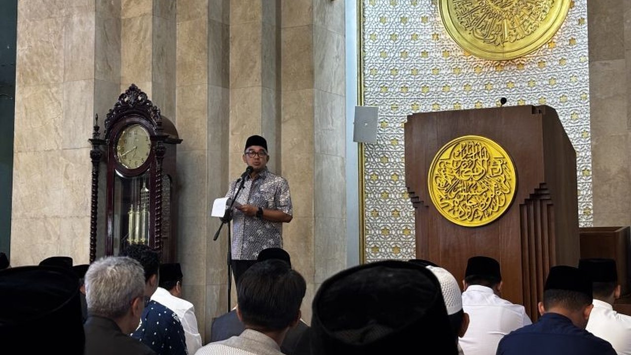 Ribuan Warga Bandung Shalat Idul Fitri Bersama Wali Kota di Masjid Al Ukhuwah