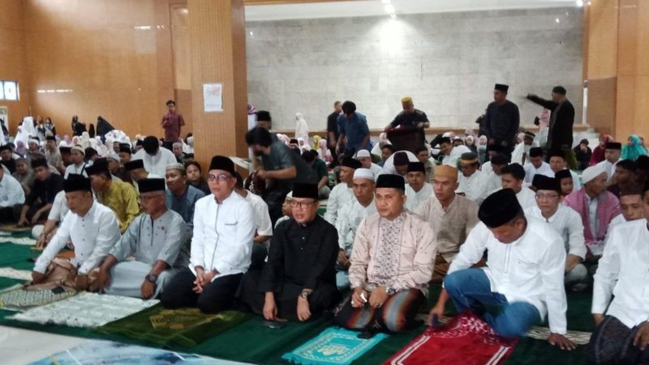 Khatib Idul Fitri di Belitung mengajak umat Islam untuk menjadikan Idul Fitri sebagai momentum kembali kepada kesucian diri, memperkuat silaturahmi, dan menanamkan kasih sayang.