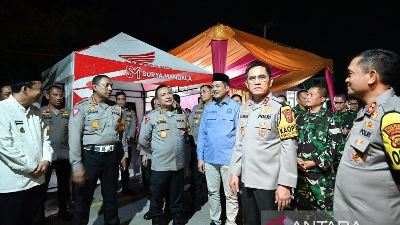 Kapolda Jambi Irjen Pol. Krisno Halomoan Siregar menjamin pelayanan maksimal dari personel Operasi Ketupat 2025 meskipun sedang Lebaran, dengan pengecekan langsung ke sejumlah pos pengamanan.