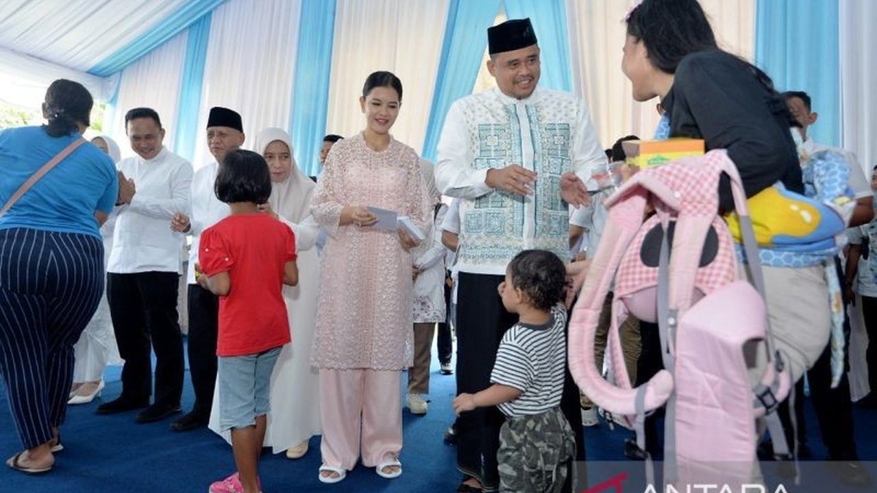 Gubernur Sumut, Bobby Nasution, dan Kahiyang Ayu menggelar open house Lebaran 1444 H, mempererat silaturahmi dengan ribuan masyarakat, pejabat, dan konsul jenderal negara sahabat.