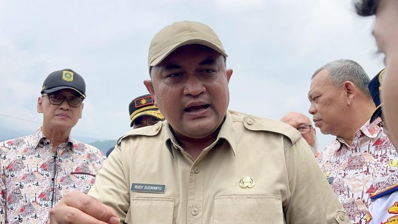 Bupati Bogor mengajak masyarakat berwisata ke Puncak setelah akses jalan dan jembatan yang rusak akibat bencana hidrometeorologi telah diperbaiki.