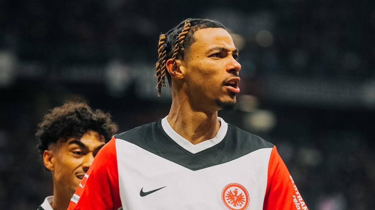 MU Ungguli Liverpool dalam Transfer Hugo Ekitike