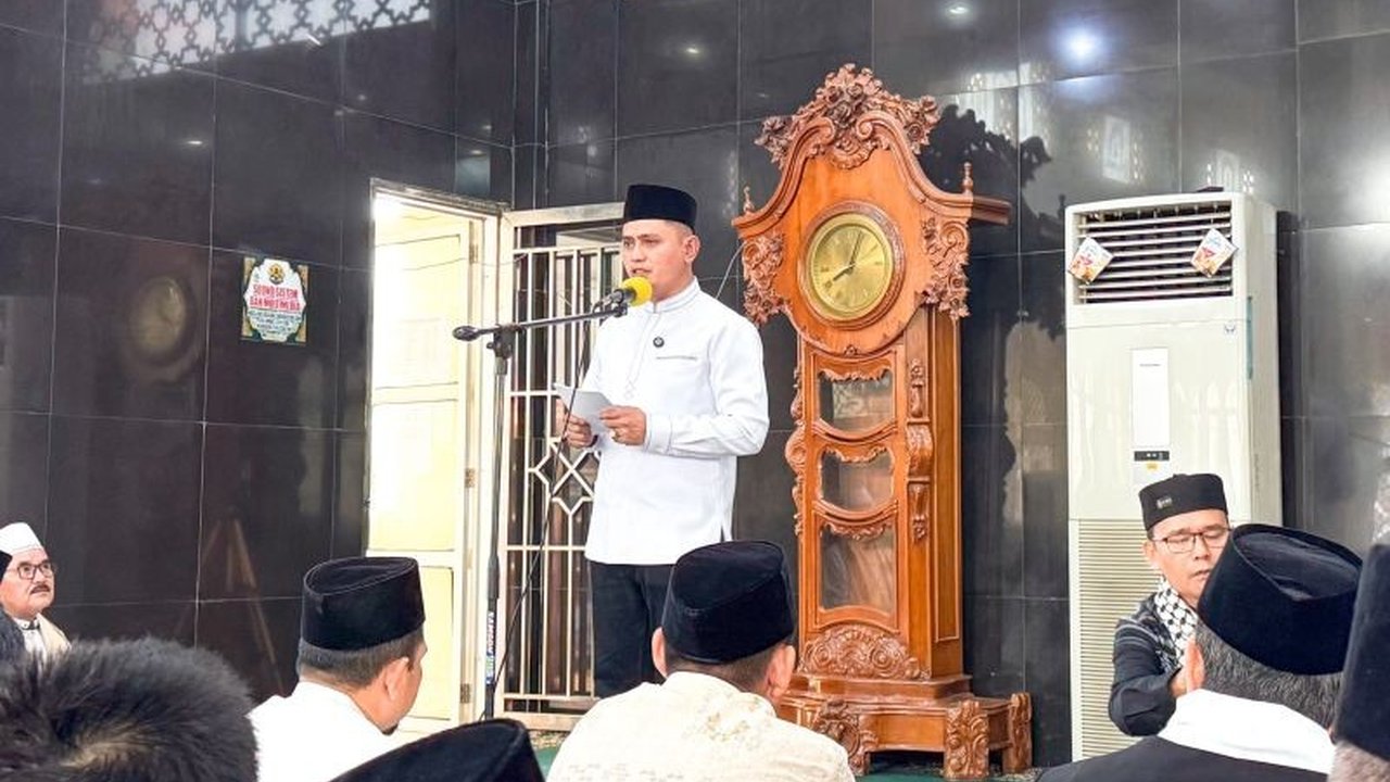 Bupati Solok mengajak masyarakat mempererat tali persaudaraan di Lebaran 2025, sekaligus menjaga ketertiban dan keamanan, terutama di objek wisata yang ramai pengunjung.