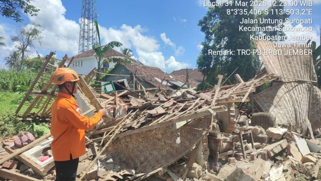 Rumah Ambruk di Jember, Tiga Warga Terluka dan Trauma